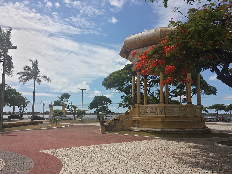 Praça Fausto Cardoso with imperial palms in central Aracaju