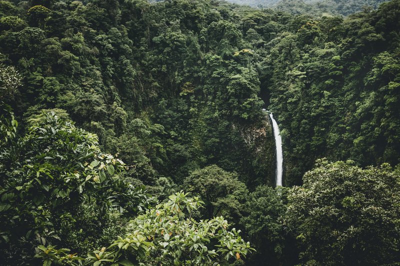 La Fortuna Waterfall 75-metre cascade into blue pool