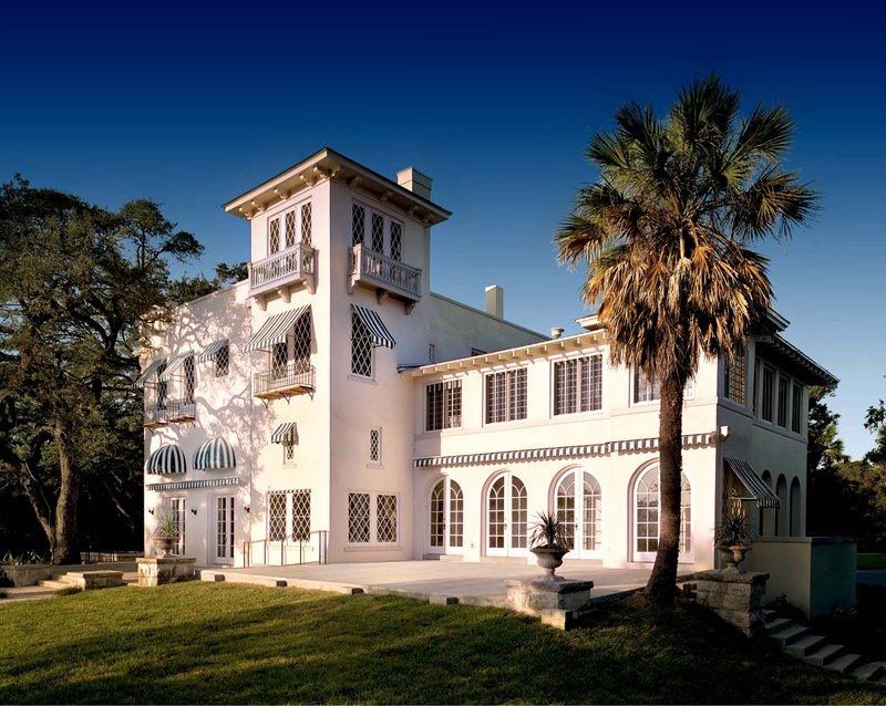 The Contemporary Austin at Laguna Gloria villa on Lake Austin