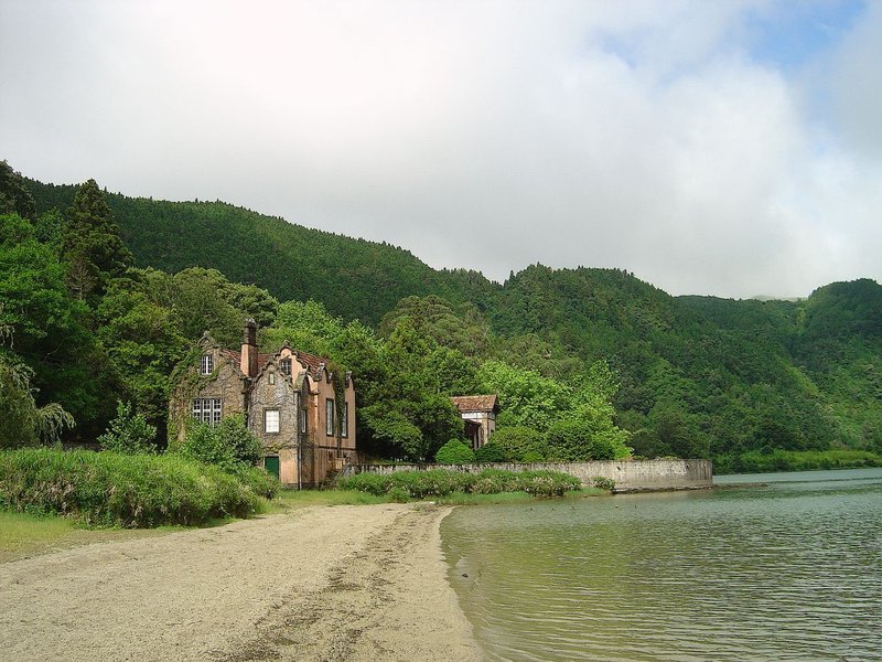 Lagoa das Furnas volcanic caldera lake