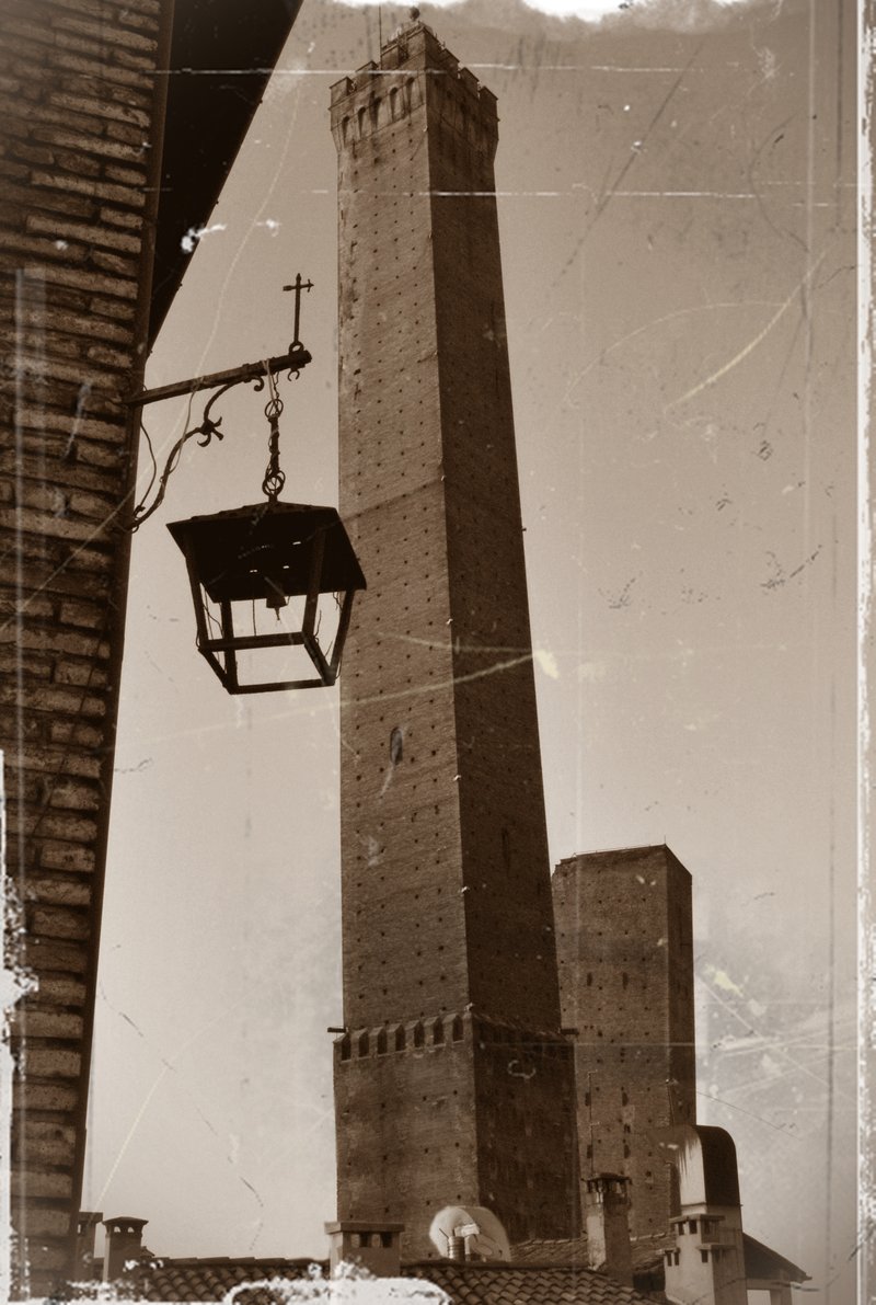 Le Due Torri — Torre degli Asinelli and Torre Garisenda