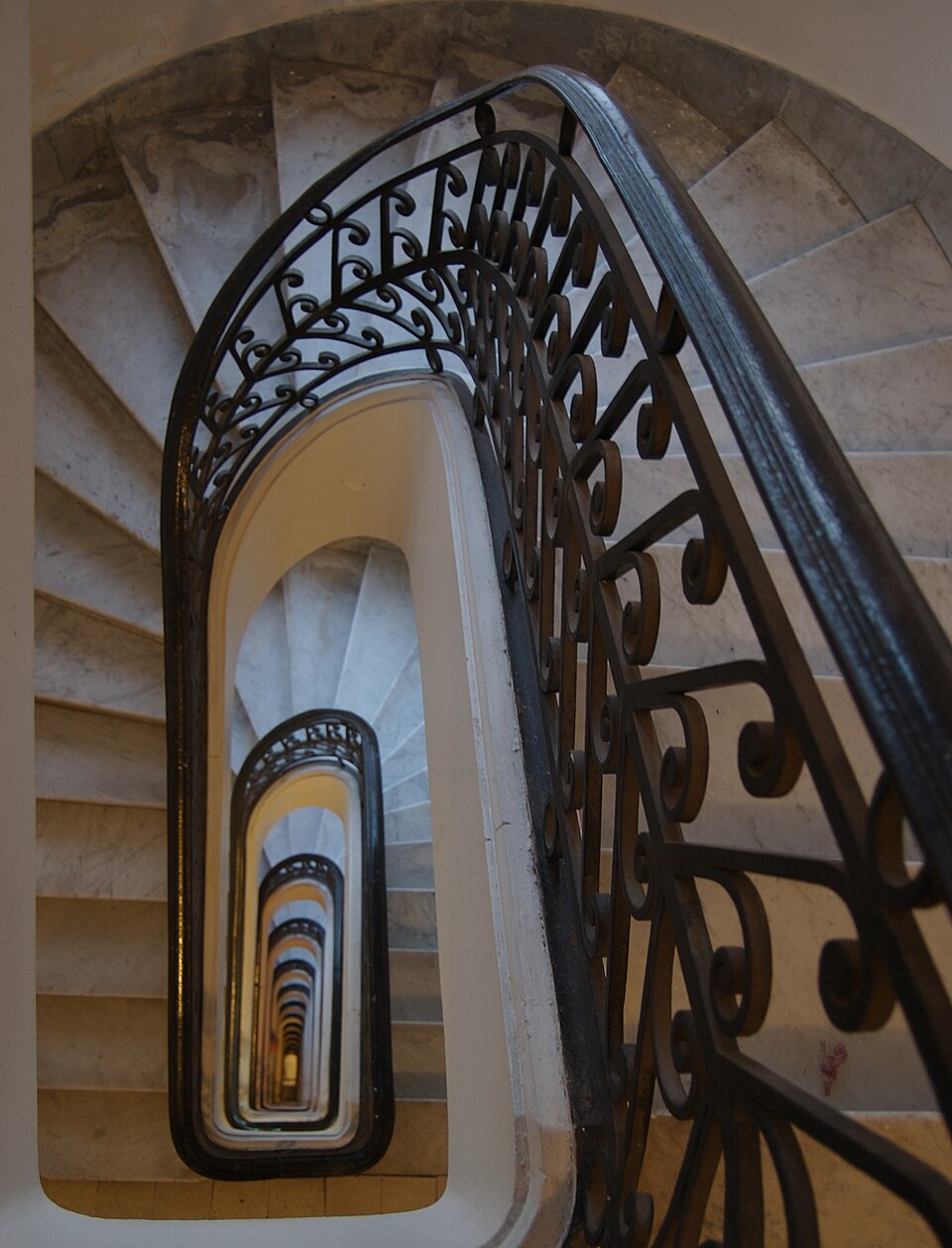 Palacio Barolo – spiral staircase