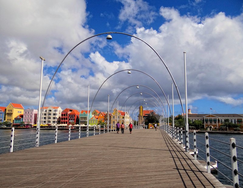 Queen Emma Bridge and Handelskade waterfront, Willemstad