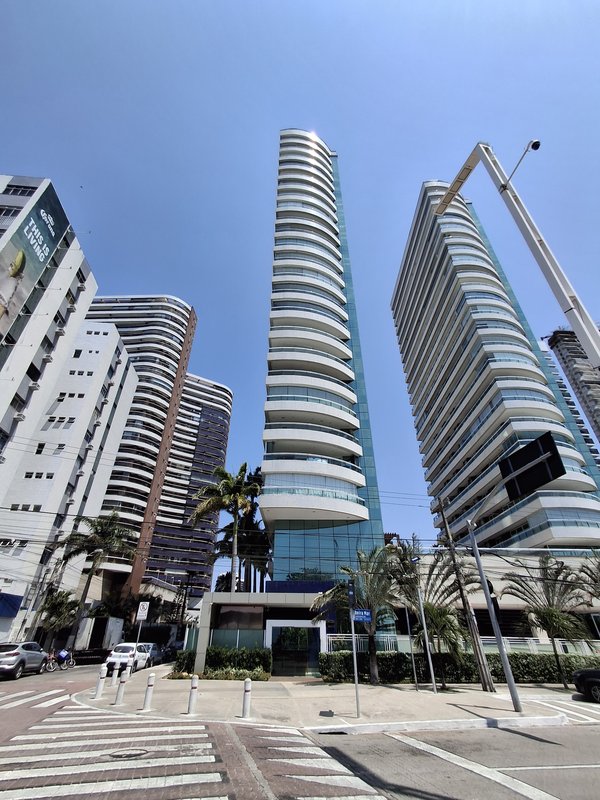 Avenida Beira Mar calçadão and Praia de Meireles beach in Fortaleza