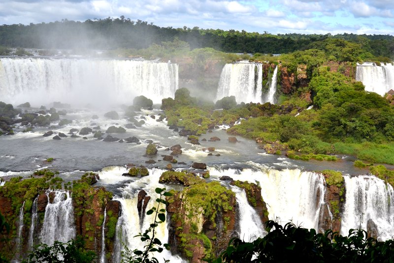 Iguaçu Falls — panoramic view of the falls arc from the Brazilian side walkway