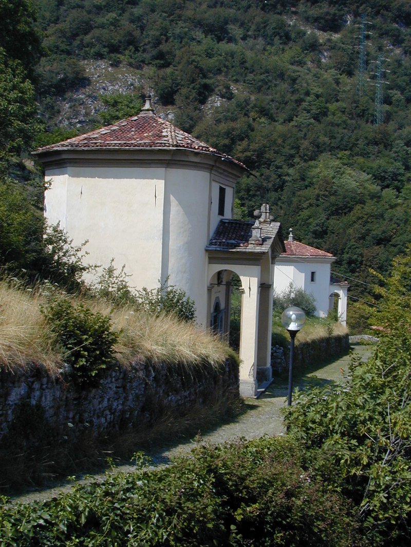 Chapel path, Sacro Monte di Ossuccio