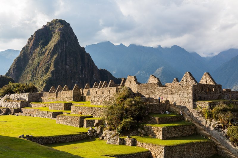 Montana Machu Picchu summit view over the citadel · CC BY-SA 4.0 Diego Delso