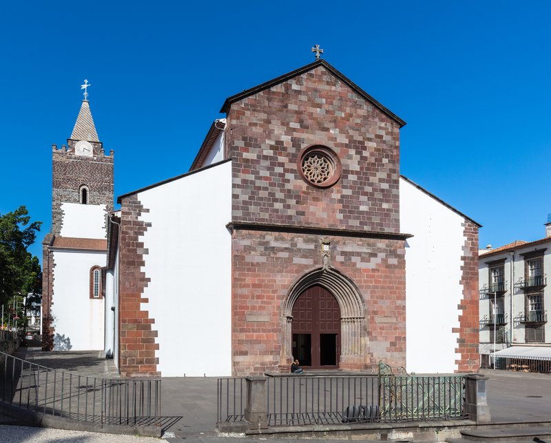 Funchal Cathedral exterior and Largo da Sé square