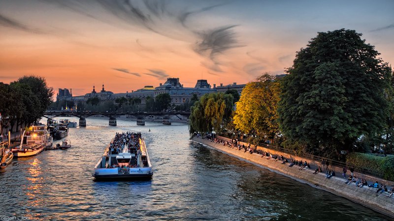 Bateaux-Mouches boat on the Seine