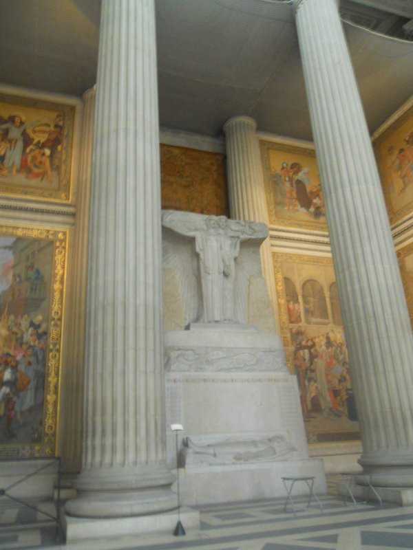Interior of the Panthéon under the dome