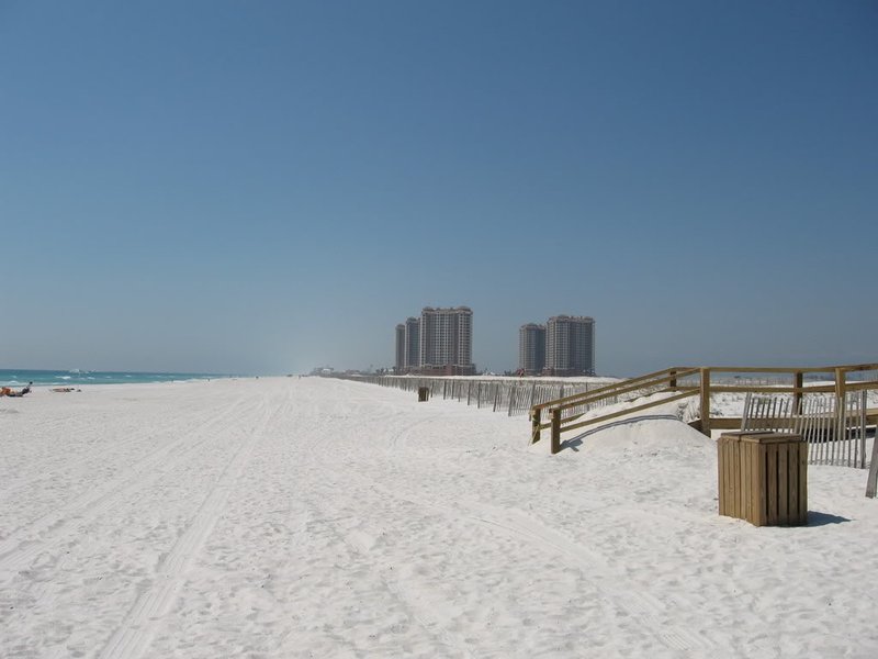 Pensacola Beach white sand and turquoise water