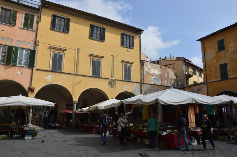 Piazza delle Vettovaglie, Pisa