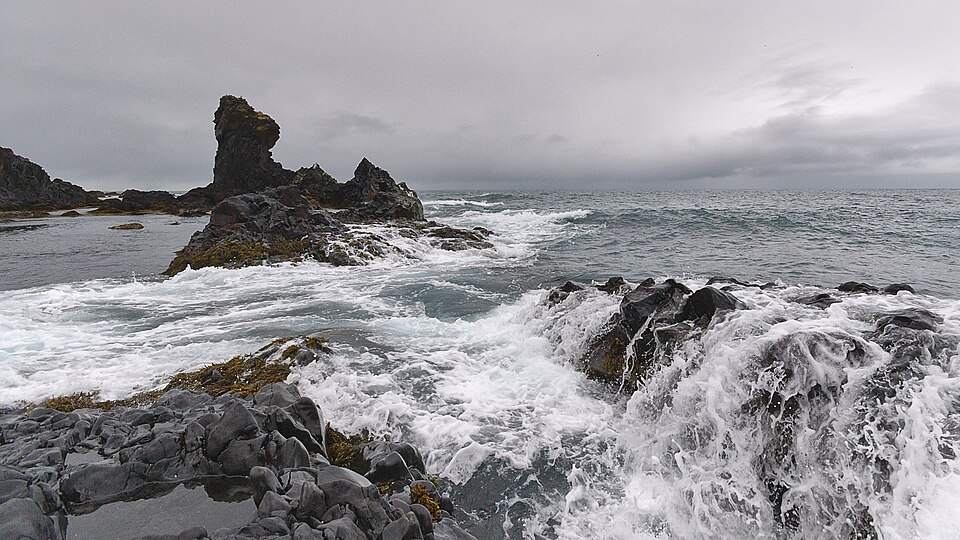 Djúpalónssandur black pebble beach
