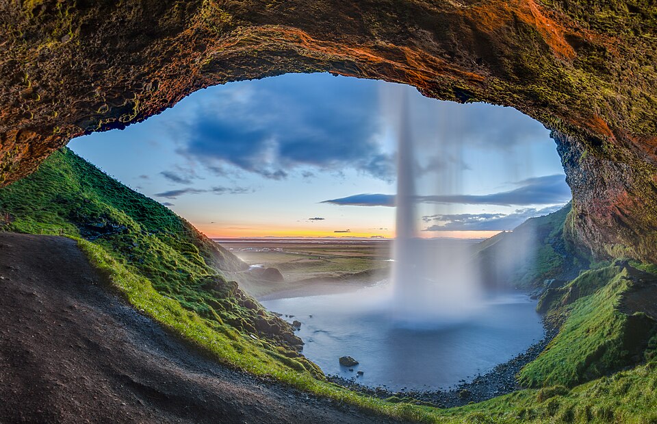 Seljalandsfoss waterfall