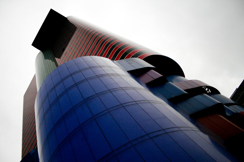 Instituto Tomie Ohtake curved building exterior