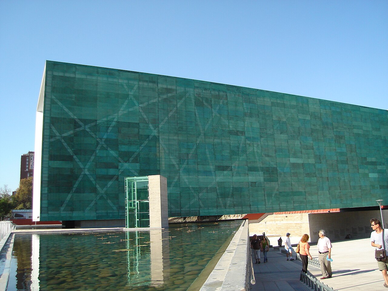 Museo de la Memoria y los Derechos Humanos — monumental glass-and-concrete exterior