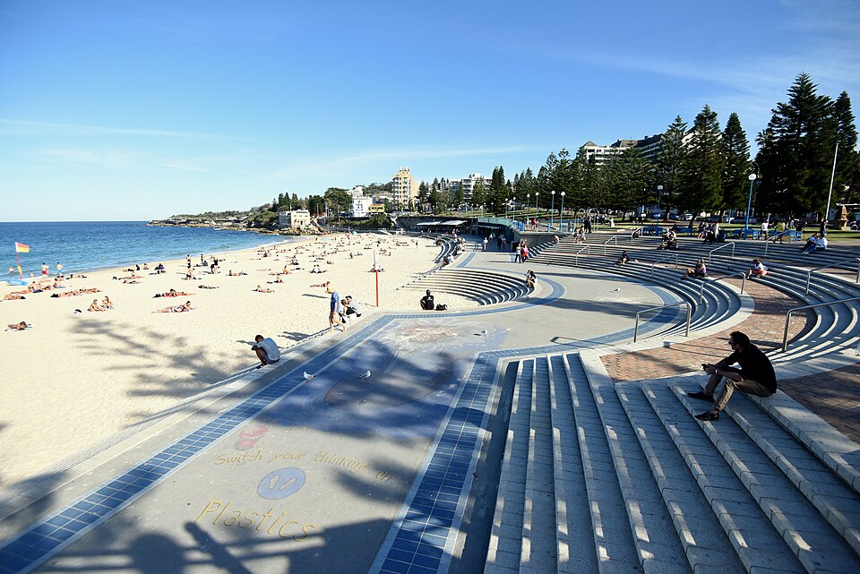 Coogee Beach bay and Wylie's Baths headland