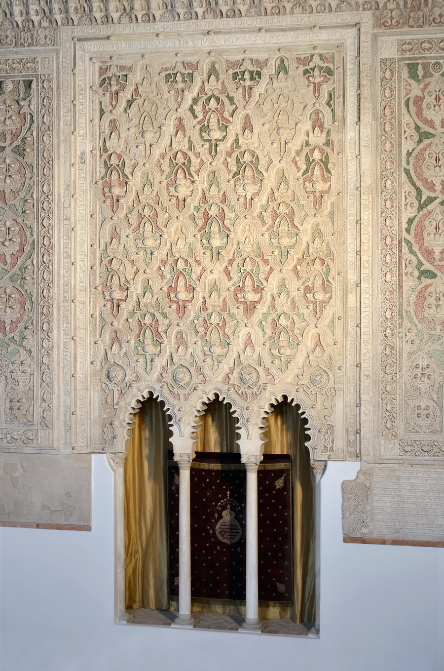 El Tránsito Synagogue Toledo Mudéjar plasterwork interior
