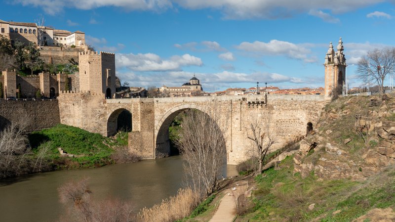 Puente de Alcántara Roman bridge over the Tagus Toledo