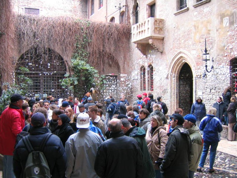 Casa di Giulietta courtyard and balcony, Verona