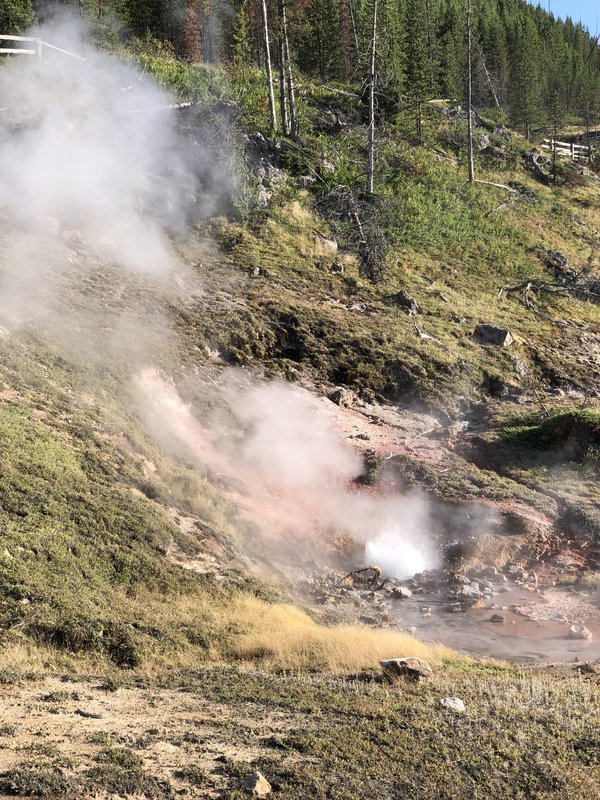 Artists' Paintpots mudpots and hot springs