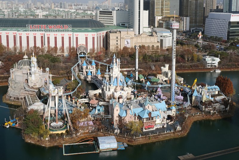 Daytime view of Lotte World in Seoul