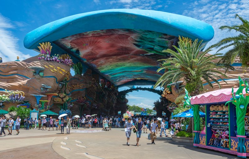 Entrance avenue at Chimelong Ocean Kingdom marine theme park, Hengqin, Zhuhai