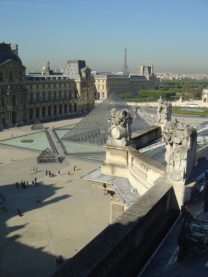 Louvre Pyramid entrance in the Cour Napoléon, Paris