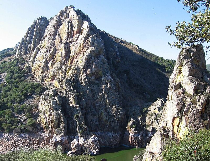 The Salto del Gitano cliff on the Tagus in Monfragüe National Park, Extremadura