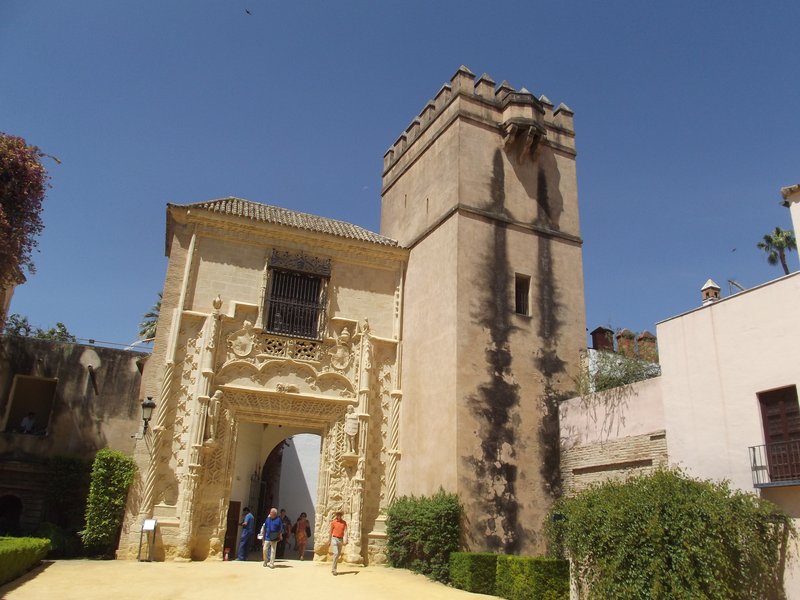 Garden path at the Marchena Door in the Real Alcázar gardens