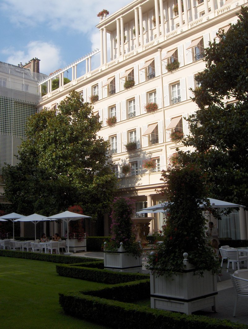 Hotel Le Bristol Paris exterior, Rue du Faubourg Saint-Honore