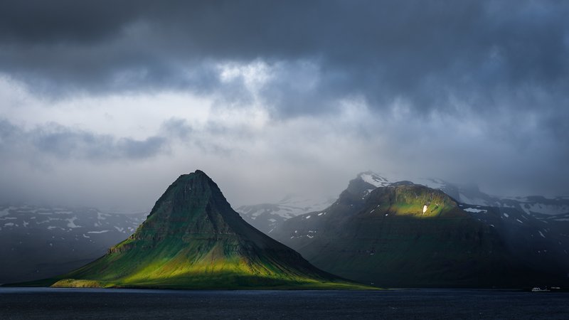 Kirkjufell mountain on the Snæfellsnes peninsula, Iceland