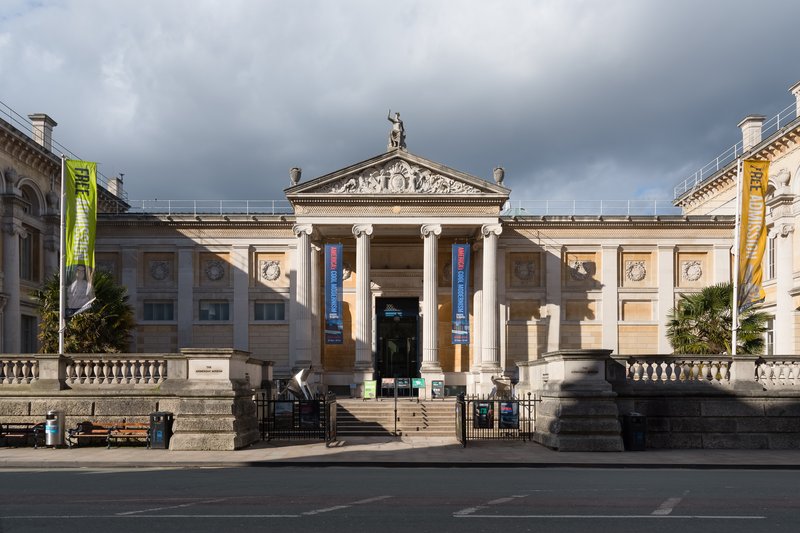 The neoclassical portico of the Ashmolean Museum in Oxford