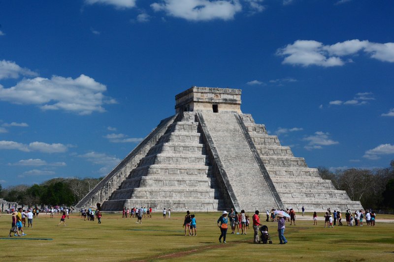 El Castillo pyramid at Chichén Itzá in the afternoon light