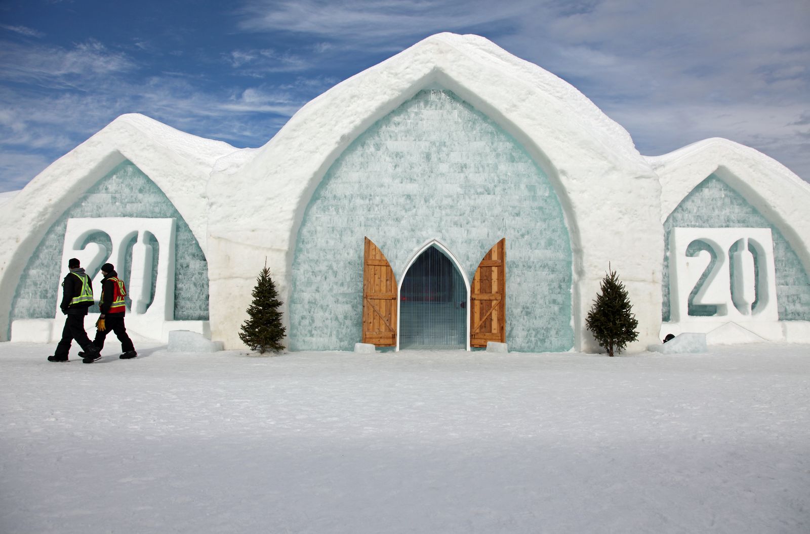 Main entrance of the Hôtel de Glace built from ice and snow in Quebec