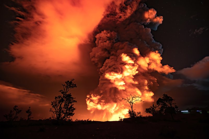 Kīlauea erupting with lava fountains at Halemaʻumaʻu Crater, Hawaii