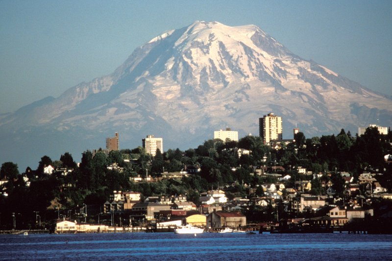 Glacier-covered Mount Rainier looming above Tacoma, Washington