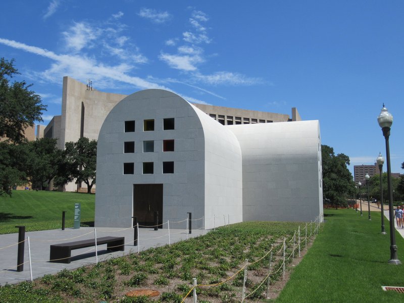 Ellsworth Kelly's Austin limestone chapel at the Blanton Museum
