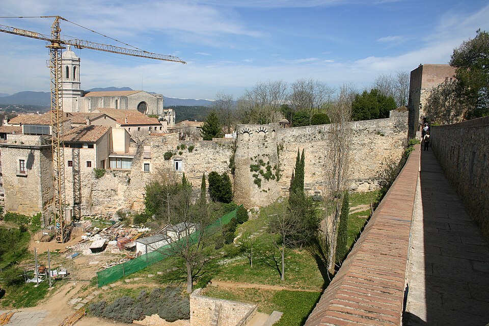 Girona city walls walk