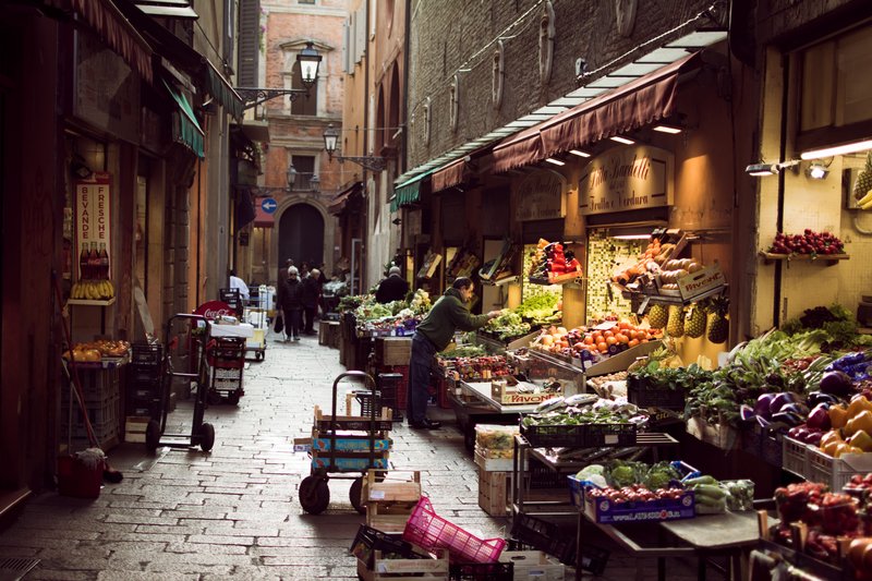 Via Pescherie Vecchie, Quadrilatero market district