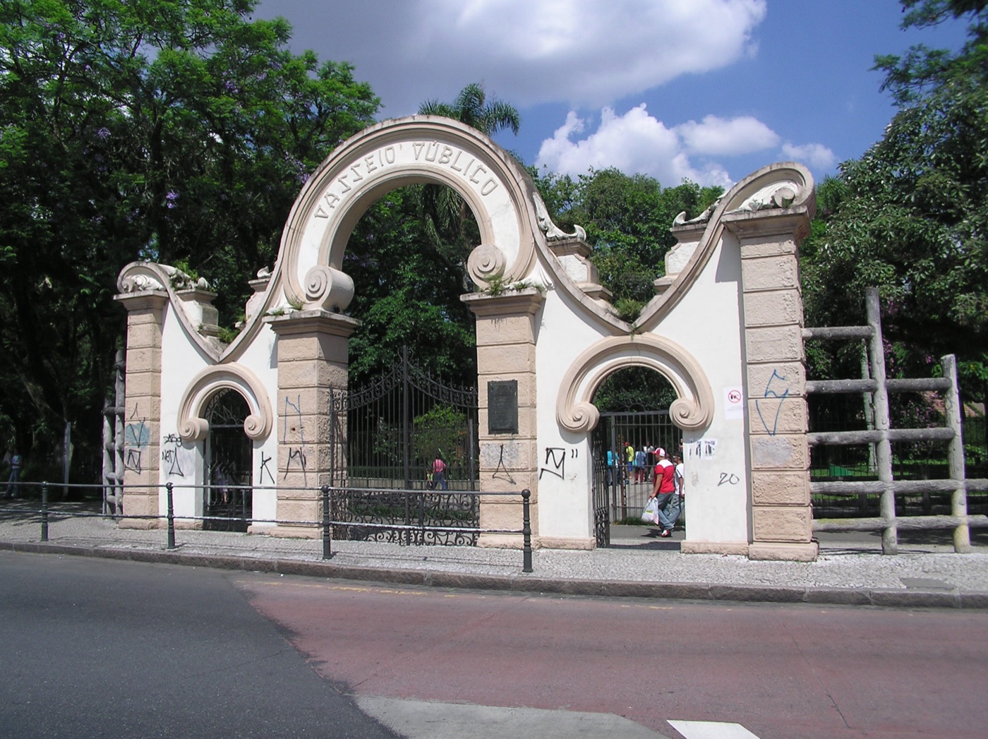 Lake and cast-iron bandstand at Passeio Público, Curitiba's oldest park
