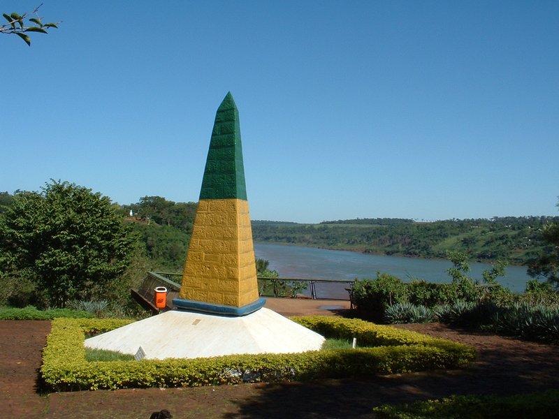 Marco das Três Fronteiras — obelisk at the Brazil-Argentina-Paraguay confluence, Foz do Iguaçu
