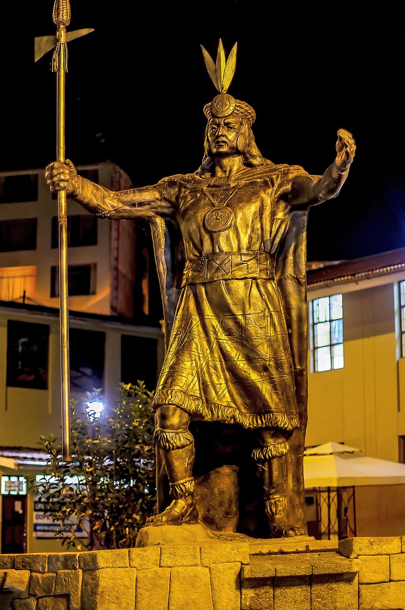 Manco Capac Plaza and monument, Aguas Calientes