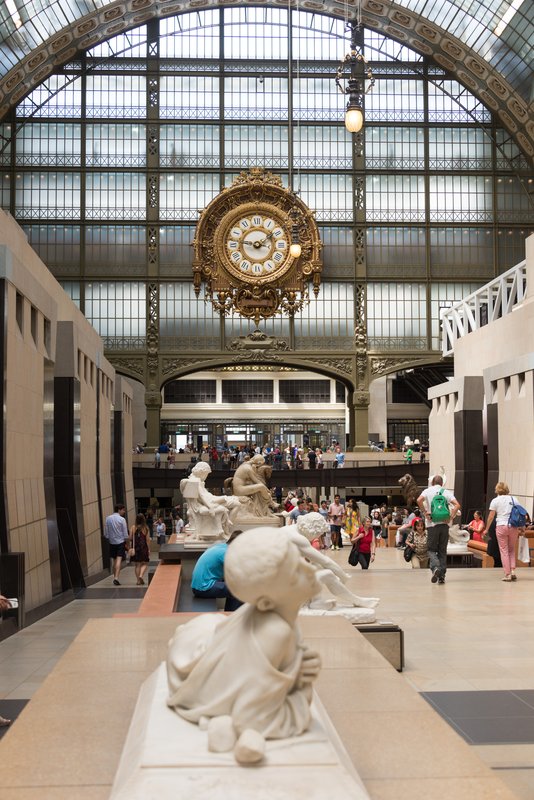 Central nave and station clock of the Musée d'Orsay