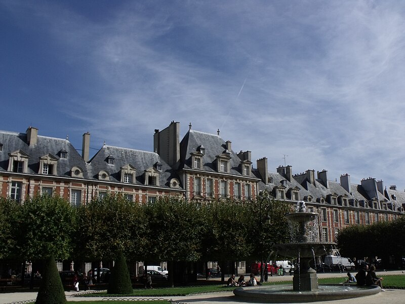 Place des Vosges arcaded square in Le Marais