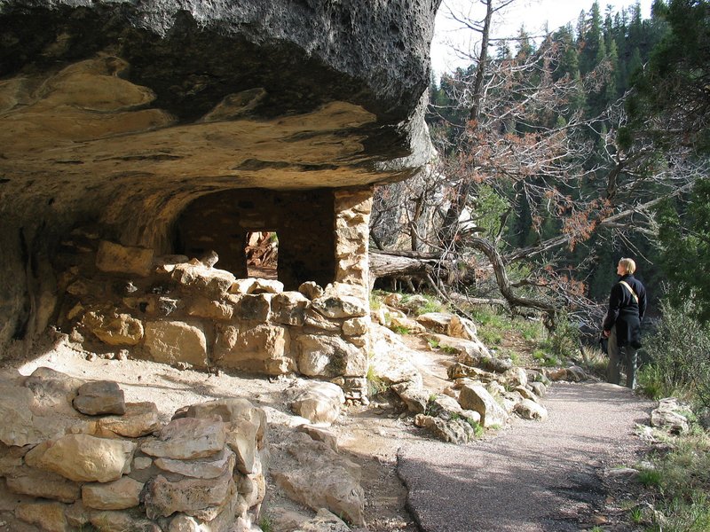 Walnut Canyon Trail