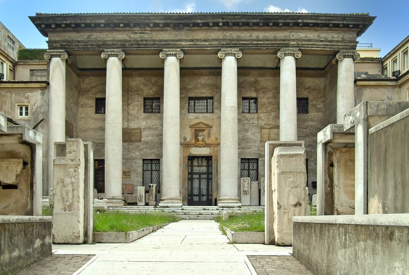 Museo Lapidario Maffeiano courtyard, Piazza Bra, Verona