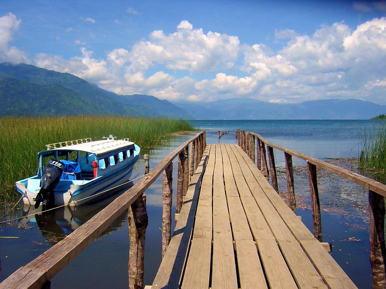 San Juan La Laguna harbour