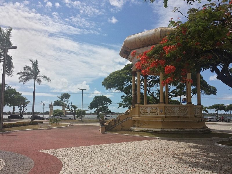 Praça Fausto Cardoso with imperial palms in central Aracaju