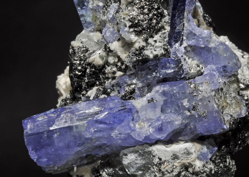 Tanzanite rough and cut stones